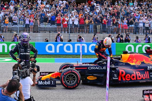 44 Lewis Hamilton GBR, Mercedes AMG Petronas F1 Team , 33 Max Verstappen NED, Red Bull Racing , F1 Grand Prix of USA at Circuit of The Americas on October 23, 2021 in Austin, United States of America Photo by HOCH ZWEI Austin United States of America