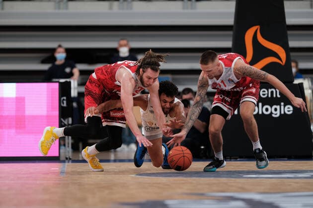 Craig Moller s Oliver Wuerzburg, 22 and Aigars Skele s Oliver Wuerzburg, 21 in a duel with Brekkott Chapman MLP Academics Heidelberg, 1 for the bal during the BBL match of MLP Academics Heidelberg vs s Oliver Wuerzburg in the 1 Basketball Bundesliga on 23 10 2021 MLP Academics Heidelberg vs s Oliver Wuerzburg, Basketball, Easycredit BBL, 23 10 2021 Heidelberg, Germany. Copyright: xEibner-Pressefotox xMichaelxBermelx
