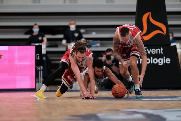 Craig Moller s Oliver Wuerzburg, 22 and Aigars Skele s Oliver Wuerzburg, 21 in a duel with Brekkott Chapman MLP Academics Heidelberg, 1 for the bal during the BBL match of MLP Academics Heidelberg vs s Oliver Wuerzburg in the 1 Basketball Bundesliga on 23 10 2021 MLP Academics Heidelberg vs s Oliver Wuerzburg, Basketball, Easycredit BBL, 23 10 2021 Heidelberg, Germany. Copyright: xEibner-Pressefotox xMichaelxBermelx