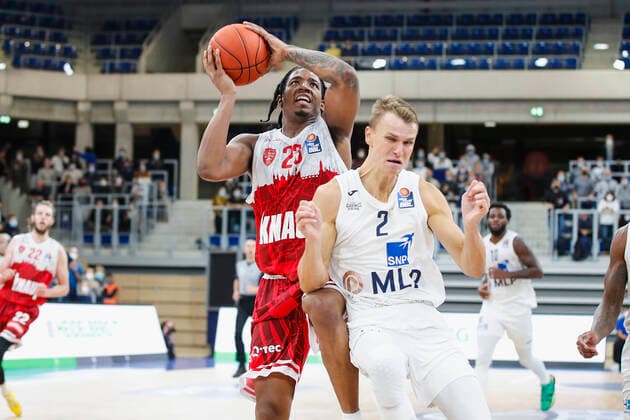 GER, Heidelberg, SNP Dome, 23 10 2021, emspor, emonline, despor, deonline, MLP Academics Heidelberg vs s Oliver Wuerzburg, easyCredit BBL, Matchday 5 Image v l Desi Rodriguez s Oliver Wuerzburg vs Niklas Wuerzner MLP Academics Heidelberg Copyright: HMBxMedia JulienxBecker