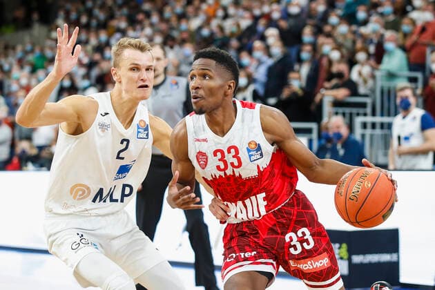 GER, Heidelberg, SNP Dome, 23 10 2021, emspor, emonline, despor, deonline, MLP Academics Heidelberg vs s Oliver Wuerzburg, easyCredit BBL, Matchday 5 Picture v l Niklas Wuerzner MLP Academics Heidelberg vs Kerron Johnson s Oliver Wuerzburg Copyright: HMBxMedia JulienxBecker