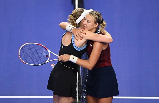 6679466 24.10.2021 Estonia?s Anett Kontaveit, right, and Russia s Ekaterina Alexandrova hug during the women s singles final tennis match at the Kremlin Cup, in Moscow, Russia. Alexey Filippov Sputnik Russia Tennis Kremlin Cup  bd6aee29587ac83e