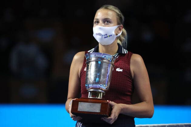 MOSCOW, RUSSIA - OCTOBER 24, 2021: 1st placed Estonia s Anett Kontaveit poses with a trophy during an award ceremony for the women s singles event at the VTB Kremlin Cup 2021 international tennis tournament at the Irina Viner-Usmanova Gymnastics Palace. Mikhail Tereshchenko TASS  TS1157F0