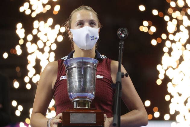 MOSCOW, RUSSIA - OCTOBER 24, 2021: 1st placed Estonia s Anett Kontaveit poses with a trophy during an award ceremony for the women s singles event at the VTB Kremlin Cup 2021 international tennis tournament at the Irina Viner-Usmanova Gymnastics Palace. Mikhail Tereshchenko TASS  TS1157F2