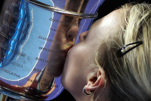 MOSCOW, RUSSIA - OCTOBER 24, 2021: 1st placed Estonia s Anett Kontaveit kisses a trophy during an award ceremony for the women s singles event at the VTB Kremlin Cup 2021 international tennis tournament at the Irina Viner-Usmanova Gymnastics Palace. Mikhail Tereshchenko TASS  TS115808