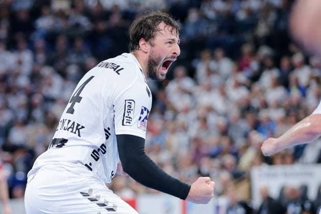 24 10 2021, xgox, handball Liqui Moly HBL, THW Kiel SC Magdeburg emspor, v l Domagoj Duvnjak Kiel, 4 cheers, goal cheers, cheers over the goal, celebrate the goal, celebration Kiel