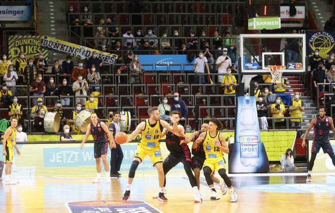 Ludwigsburg , Basketball easycredit BBL Bundesliga MHP Riesen Ludwigsburg vs Telekom Baskets Bonn , Overview , few spectators , Empty stands , Jonas Wohlfarth Bottermann Riesen