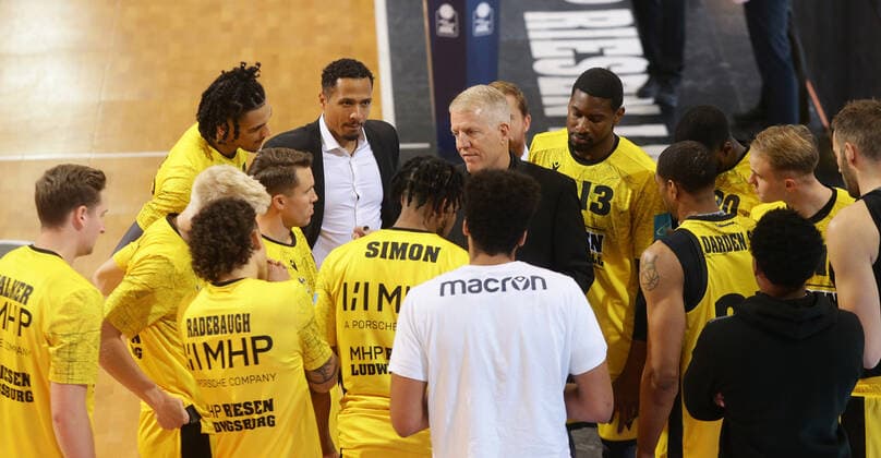 Ludwigsburg , Basketball easycredit BBL Bundesliga MHP Riesen Ludwigsburg vs Telekom Baskets Bonn , Coach John Patrick Riesen with his team