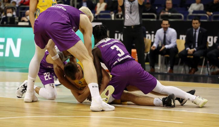 Philipp Hartwich, Stephen Brown Jr , Malte Delow, Zack Bryant Action Game Scene Duel Sports Basketball BBL Bundesliga Men Season 2021 2022 24 10 2021 ALBA Berlin vs BG Göttingen.