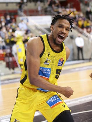 Ludwigsburg , Basketball easycredit BBL Bundesliga MHP Riesen Ludwigsburg vs Telekom Baskets Bonn , Justin Simon Riesen