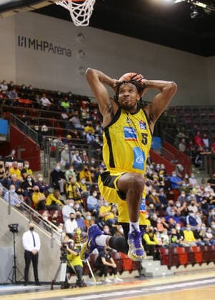 Ludwigsburg , Basketball easycredit BBL Bundesliga MHP Riesen Ludwigsburg vs Telekom Baskets Bonn , Justin Simon Riesen