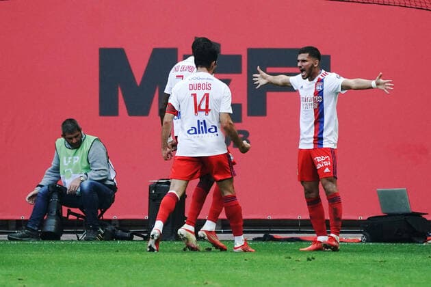 Joie - Houssem Aouar (Lyon) - Karl Toko Ekambi (Lyon) - Leo Dubois (Lyon) FOOTBALL : OGC Nice vs Lyon - Ligue 1 Uber Eats - Nice - 24 10 2021 NorbertScanella Panoramic 