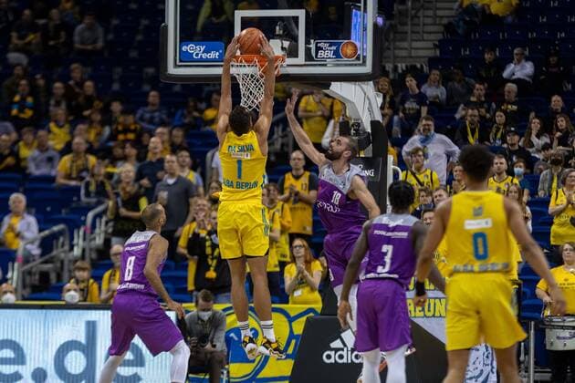 Basketball Berlin 24 10 2021 Season 2021 2022 1 Bundesliga easyCredit BBL BBL Alba Berlin BG Göttingen Oscar Da Silva Alba Berlin, No 01 Harper Kamp Göttingen, No 18