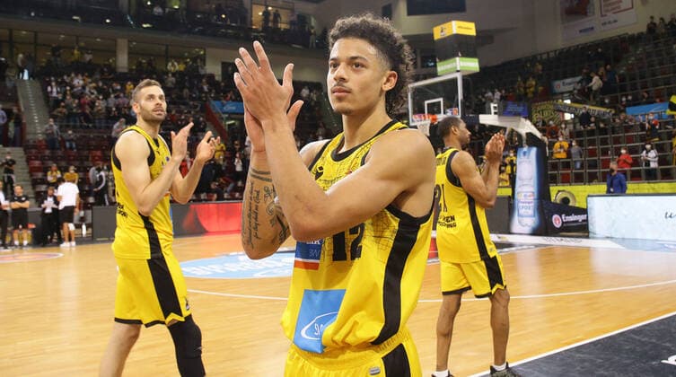 Ludwigsburg , Basketball easycredit BBL Bundesliga MHP Riesen Ludwigsburg vs Telekom Baskets Bonn , Jonah Radebaugh Riesen