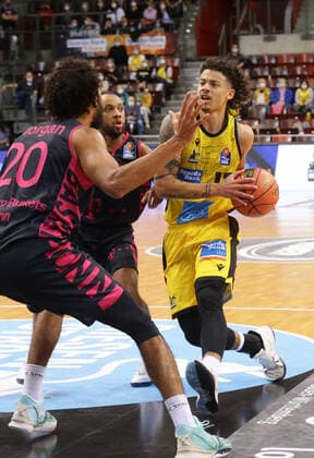 Ludwigsburg , Basketball easycredit BBL Bundesliga MHP Riesen Ludwigsburg vs Telekom Baskets Bonn , Jonah Radebaugh Riesen