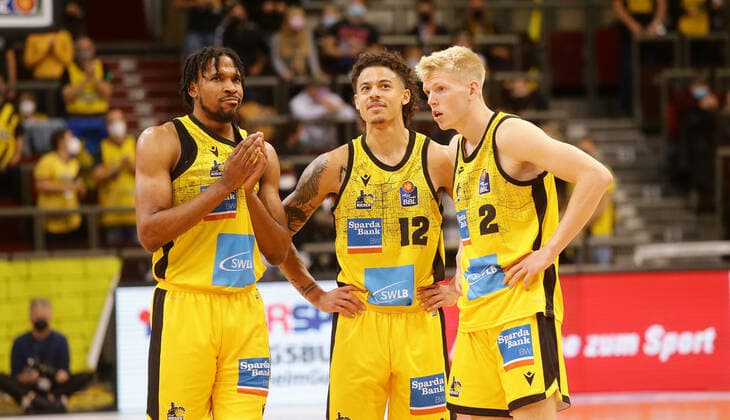 Ludwigsburg , Basketball easycredit BBL Bundesliga MHP Riesen Ludwigsburg vs Telekom Baskets Bonn , from left Justin Simon Jonah Radebaugh Jacob Patrick Riesen