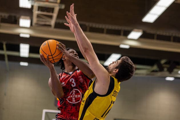 Quentin Goodin Bayer Giants Leverkusen, 03 Mateo Seric Tigers Tuebingen, 17 ¨¨¨Tigers Tübingen vs Bayer Giants Leverkusen, 2 basketball, Bundesliga, Pro A, Barmer 2 basketball, matchday 6, season 2021 2022, 24 10 2021, ¨¨ Tigers Tübingen Bayer Giants Leverkusen, basketball, 2 Bundesliga, Barmer 2 basketball, matchday 6, season 2020 2021, 24 10 2021 Rottenburg am Neckar. Copyright: xNinaxSander xEibnerxPressefotoxIx EP_NSR