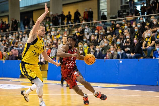 Daniel Keppeler Tigers Tuebingen, 31 Quentin Goodin Bayer Giants Leverkusen, 03 ¨¨¨Tigers Tübingen vs Bayer Giants Leverkusen, 2 basketball, Bundesliga, Pro A, Barmer 2 basketball, matchday 6, season 2021 2022, 24 10 2021, ¨¨ Tigers Tübingen Bayer Giants Leverkusen, basketball, 2 Bundesliga, Barmer 2 basketball, matchday 6, season 2020 2021, 24 10 2021 Rottenburg am Neckar. Copyright: xNinaxSander xEibnerxPressefotoxIx EP_NSR