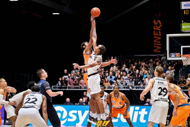 Niners Chemnitz vs Ratiopharm Ulm, Basketball, Bundesliga, BBL, easycredit BBL, Spieltag 5, Spielzeit 2021 2022, 24 10 2021, Niners Chemnitz vs Ratiopharm Ulm, Basketball, Bundesliga, BBL, easycredit BBL, Spieltag 5, Spielzeit 2021 2022, 24 10 2021, Foto EIBNER Thorsten Ochs Chemnitz Copyright: xEibner-Pressefoto ThorstenxOchsx EP_TOS
