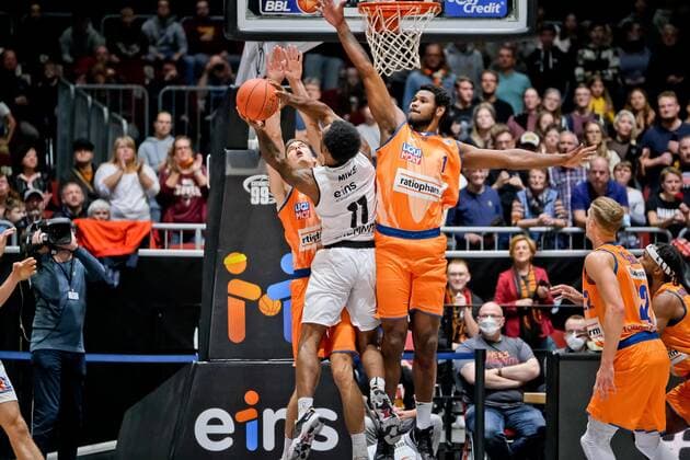 Niners Chemnitz vs Ratiopharm Ulm, Basketball, Bundesliga, BBL, easycredit BBL, Spieltag 5, Spielzeit 2021 2022, 24 10 2021, Niners Chemnitz vs Ratiopharm Ulm, Basketball, Bundesliga, BBL, easycredit BBL, Spieltag 5, Spielzeit 2021 2022, 24 10 2021, Foto EIBNER Thorsten Ochs Chemnitz Copyright: xEibner-Pressefoto ThorstenxOchsx EP_TOS