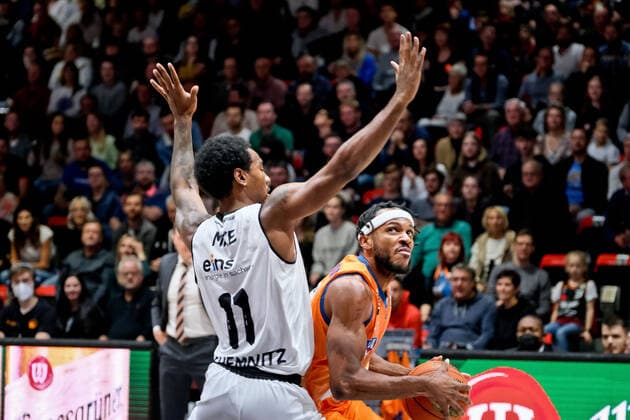 Niners Chemnitz vs Ratiopharm Ulm, Basketball, Bundesliga, BBL, easycredit BBL, Spieltag 5, Spielzeit 2021 2022, 24 10 2021, Niners Chemnitz vs Ratiopharm Ulm, Basketball, Bundesliga, BBL, easycredit BBL, Spieltag 5, Spielzeit 2021 2022, 24 10 2021, Foto EIBNER Thorsten Ochs Chemnitz Copyright: xEibner-Pressefoto ThorstenxOchsx EP_TOS