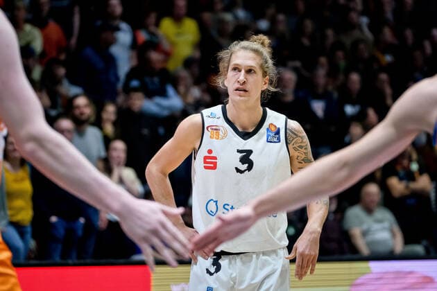 Niners Chemnitz vs Ratiopharm Ulm, Basketball, Bundesliga, BBL, easycredit BBL, Matchday 5, Season 2021 2022, 24 10 2021, 3 Malte Ziegenhagen Niners Chemnitz vs Ratiopharm Ulm, Basketball, Bundesliga, BBL, easycredit BBL, Matchday 5, Season 2021 2022, 24 10 2021, Foto EIBNER Thorsten Ochs Chemnitz Copyright: xEibner-Pressefoto ThorstenxOchsx EP_TOS