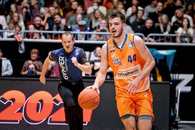 Niners Chemnitz vs Ratiopharm Ulm, Basketball, Bundesliga, BBL, easycredit BBL, Matchday 5, Season 2021 2022, 24 10 2021, 44 Fedor Zugic Niners Chemnitz vs Ratiopharm Ulm, Basketball, Bundesliga, BBL, easycredit BBL, Matchday 5, Season 2021 2022, 24 10 2021, Foto EIBNER Thorsten Ochs Chemnitz Copyright: xEibner-Pressefoto ThorstenxOchsx EP_TOS