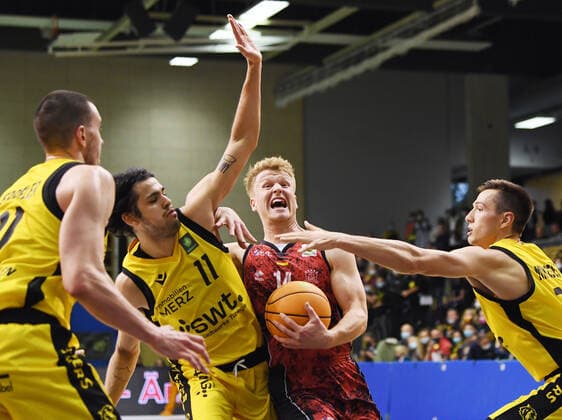 Basketball 2 Bundesliga 2021 2022 6 Matchday 24 09 2021 in Rottenburg Tigers Tuebingen Bayer Giants Leverkusen Erol Ersek 2 v left, Tigers against Luis Figge 2 v right, Leverkusen and Ryan Richard Mikesell right, Tigers and Daniel Keppeler left, Tigers