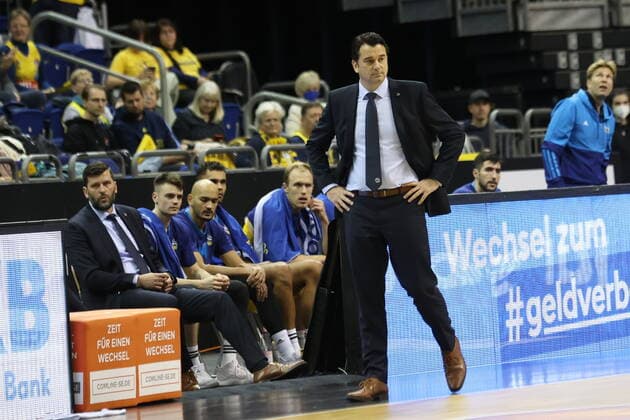 DEU, BBL, ALBA vs Goettingen, 24 10 2021, Mercedes Benz Arena, Berlin, DEU, BBL, ALBA vs Goettingen, pictured is head coach Israel Gonz‡lez ALBA Berlin. nordphotoxGmbHx xEngler nph00076