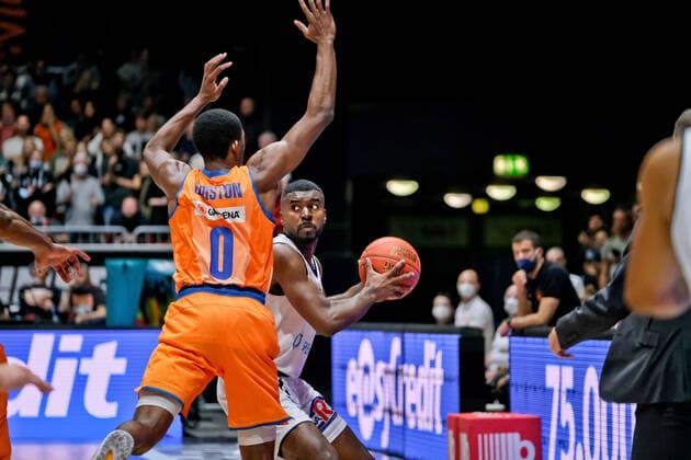 Niners Chemnitz vs Ratiopharm Ulm, Basketball, Bundesliga, BBL, easycredit BBL, Spieltag 5, Spielzeit 2021 2022, 24 10 2021, Niners Chemnitz vs Ratiopharm Ulm, Basketball, Bundesliga, BBL, easycredit BBL, Spieltag 5, Spielzeit 2021 2022, 24 10 2021, Foto EIBNER Thorsten Ochs Chemnitz Copyright: xEibner-Pressefoto ThorstenxOchsx EP_TOS
