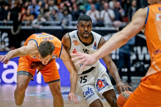 Niners Chemnitz vs Ratiopharm Ulm, Basketball, Bundesliga, BBL, easycredit BBL, Matchday 5, Season 2021 2022, 24 10 2021, 15 Frantz Massenat Niners Chemnitz vs Ratiopharm Ulm, Basketball, Bundesliga, BBL, easycredit BBL, Matchday 5, Season 2021 2022, 24 10 2021, Foto EIBNER Thorsten Ochs Chemnitz Copyright: xEibner-Pressefoto ThorstenxOchsx EP_TOS