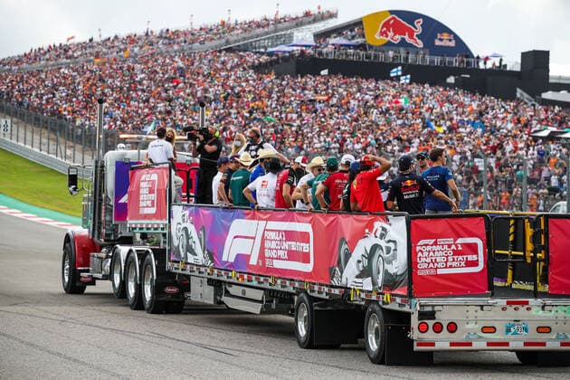 Drivers parade in front of the fans during the Formula 1 Aramco United States Grand Prix 2021, 17th round of the 2021 FIA Formula One World Championship, WM, Weltmeisterschaft from October 21 to 24, 2021 on the Circuit of the Americas, in Austin, Texas, United States of American - F1 - UNITED STATES GRAND PRIX 2021 - RACE DPPI Panoramic  20211024_GOODEN_FGO08876