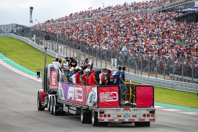 Drivers parade in front of the fans during the Formula 1 Aramco United States Grand Prix 2021, 17th round of the 2021 FIA Formula One World Championship, WM, Weltmeisterschaft from October 21 to 24, 2021 on the Circuit of the Americas, in Austin, Texas, United States of American - F1 - UNITED STATES GRAND PRIX 2021 - RACE DPPI Panoramic  20211024_GOODEN_FGO08882