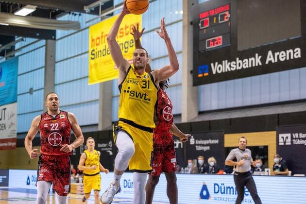 Daniel Keppeler Tigers Tuebingen, 31 Quentin Goodin Bayer Giants Leverkusen, 03 ¨¨¨Tigers Tübingen vs Bayer Giants Leverkusen, 2 basketball, Bundesliga, Pro A, Barmer 2 basketball, matchday 6, season 2021 2022, 24 10 2021, ¨¨ Tigers Tübingen Bayer Giants Leverkusen, basketball, 2 Bundesliga, Barmer 2 basketball, matchday 6, season 2020 2021, 24 10 2021 Rottenburg am Neckar. Copyright: xNinaxSander xEibnerxPressefotoxIx EP_NSR