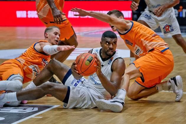 Niners Chemnitz vs Ratiopharm Ulm, Basketball, Bundesliga, BBL, easycredit BBL, Spieltag 5, Spielzeit 2021 2022, 24 10 2021, Niners Chemnitz vs Ratiopharm Ulm, Basketball, Bundesliga, BBL, easycredit BBL, Spieltag 5, Spielzeit 2021 2022, 24 10 2021, Foto EIBNER Thorsten Ochs Chemnitz Copyright: xEibner-Pressefoto ThorstenxOchsx EP_TOS
