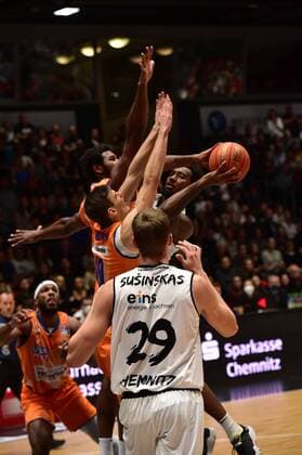 24 10 2021, easyCredit Basketball Bundesliga, BBL, 2021 2022 season, mens, Chemnitz Niners Ratiopharm Ulm, Copyright Seidel Trienitz Isiaha Mike, Niners Chemnitz, Mindaugas Susinskas, Niners Chemnitz Chemnitz Fair Chemnitz Saxony Germany