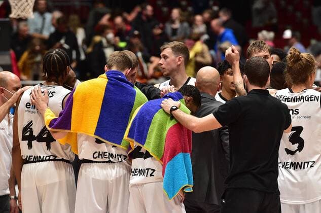 24 10 2021, easyCredit Basketball Bundesliga, BBL, 2021 2022 season, men, Chemnitz Niners Ratiopharm Ulm, Copyright Seidel Trienitz Niners team after defeat Chemnitz Messe Chemnitz Sachsen Germany
