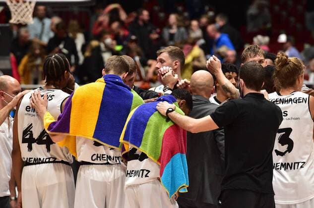 24 10 2021, easyCredit Basketball Bundesliga, BBL, 2021 2022 season, men, Chemnitz Niners Ratiopharm Ulm, Copyright Seidel Trienitz Niners team after defeat Chemnitz Messe Chemnitz Sachsen Germany
