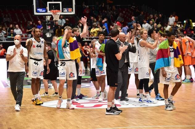 24 10 2021, easyCredit Basketball Bundesliga, BBL, 2021 2022 season, men, Chemnitz Niners Ratiopharm Ulm, Copyright Seidel Trienitz Niners team after defeat Chemnitz Messe Chemnitz Sachsen Germany