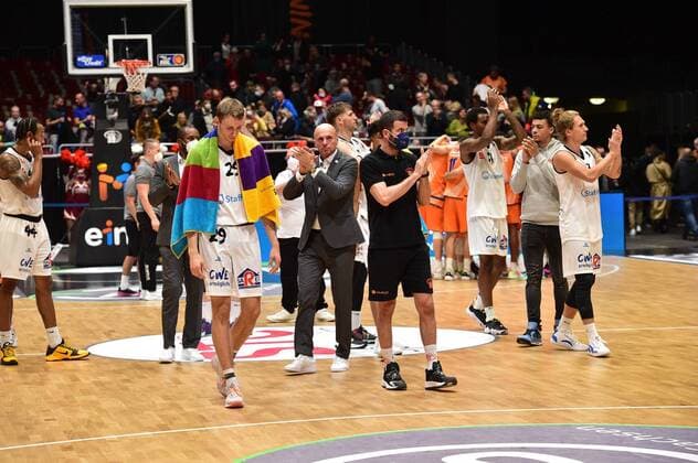 24 10 2021, easyCredit Basketball Bundesliga, BBL, 2021 2022 season, men, Chemnitz Niners Ratiopharm Ulm, Copyright Seidel Trienitz Niners team after defeat Chemnitz Messe Chemnitz Sachsen Germany