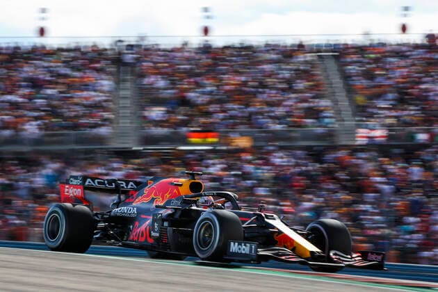 33 VERSTAPPEN Max (nld), Red Bull Racing Honda RB16B, action during the Formula 1 Aramco United States Grand Prix 2021, 17th round of the 2021 FIA Formula One World Championship, WM, Weltmeisterschaft from October 21 to 24, 2021 on the Circuit of the Americas, in Austin, Texas, United States of American - F1 - UNITED STATES GRAND PRIX 2021 - RACE DPPI Panoramic  00121036_AV6_8246.JPG_