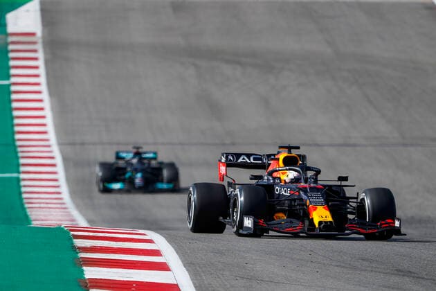 33 VERSTAPPEN Max (nld), Red Bull Racing Honda RB16B, 44 HAMILTON Lewis (gbr), Mercedes AMG F1 GP W12 E Performance, action during the Formula 1 Aramco United States Grand Prix 2021, 17th round of the 2021 FIA Formula One World Championship, WM, Weltmeisterschaft from October 21 to 24, 2021 on the Circuit of the Americas, in Austin, Texas, United States of American - F1 - UNITED STATES GRAND PRIX 2021 - RACE DPPI Panoramic  _V2_0306