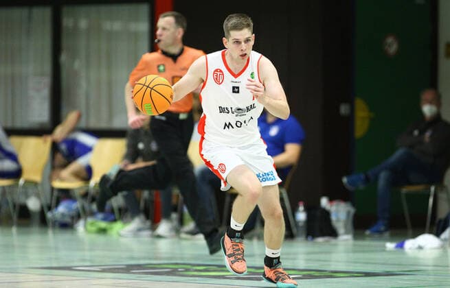 Basketball, Season 2021 2002, ProB Nord BARMER 2 Basketball Bundesliga, Fifth matchday, ETV Hamburg RSV Eintracht Stahnsdorf 73 82 after overtime Marcel Hoppe ETV Wandsbek Hamburg
