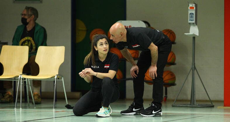 Basketball, Season 2021 2002, ProB Nord BARMER 2 Basketball Bundesliga, Fifth matchday, ETV Hamburg RSV Eintracht Stahnsdorf 73 82 after overtime ETV coach Sükran Gencay and co coach Hussen Alrifai Wandsbek Hamburg