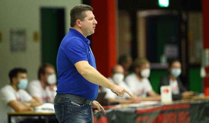 Basketball, Season 2021 2002, ProB Nord BARMER 2 Basketball Bundesliga, Fifth matchday, ETV Hamburg RSV Eintracht Stahnsdorf 73 82 after overtime RSV Coach Vladimir Pastushenko Wandsbek Hamburg