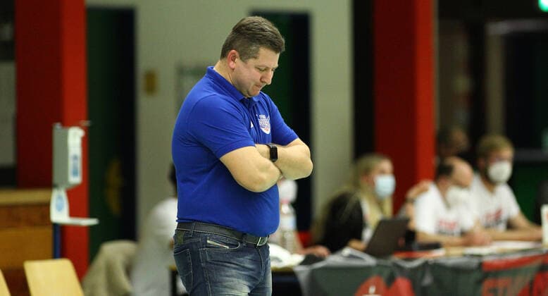 Basketball, Season 2021 2002, ProB Nord BARMER 2 Basketball Bundesliga, Fifth matchday, ETV Hamburg RSV Eintracht Stahnsdorf 73 82 after overtime RSV Coach Vladimir Pastushenko Wandsbek Hamburg