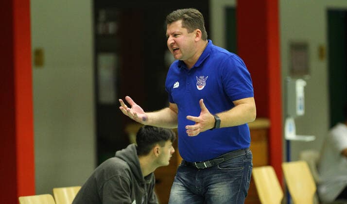 Basketball, Season 2021 2002, ProB Nord BARMER 2 Basketball Bundesliga, Fifth matchday, ETV Hamburg RSV Eintracht Stahnsdorf 73 82 after overtime RSV Coach Vladimir Pastushenko Wandsbek Hamburg