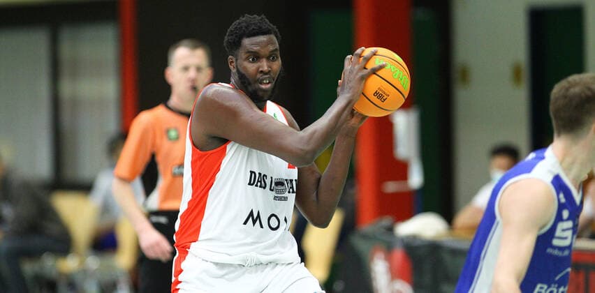 Basketball, Season 2021 2002, ProB Nord BARMER 2 Basketball Bundesliga, Fifth matchday, ETV Hamburg RSV Eintracht Stahnsdorf 73 82 after overtime Mayika Lungongo ETV Wandsbek Hamburg