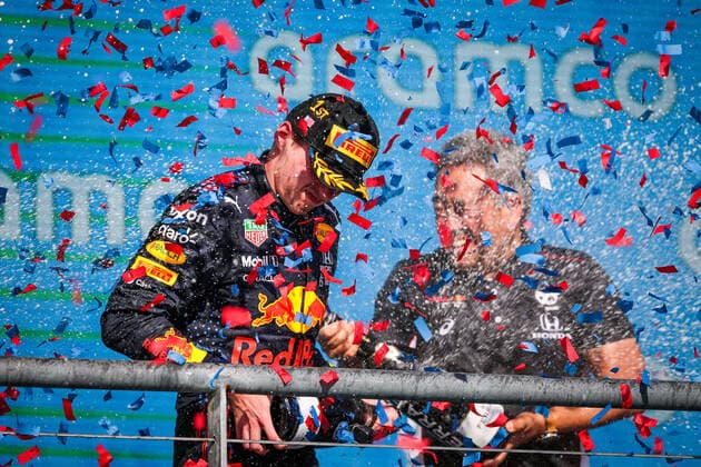VERSTAPPEN Max (ned), Red Bull Racing Honda RB16B, portrait podium during the Formula 1 Aramco United States Grand Prix 2021, 17th round of the 2021 FIA Formula One World Championship, WM, Weltmeisterschaft from October 21 to 24, 2021 on the Circuit of the Americas, in Austin, Texas, United States of American - F1 - UNITED STATES GRAND PRIX 2021 - RACE DPPI Panoramic  20211024_GOODEN_FGO09492