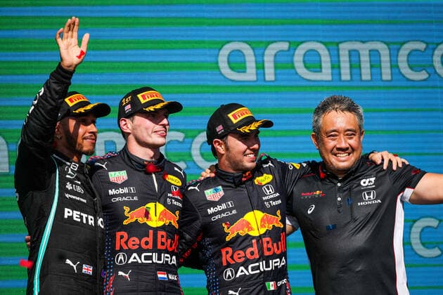 Podium: HAMILTON Lewis (gbr), Mercedes AMG F1 GP W12 E Performance, VERSTAPPEN Max (ned), Red Bull Racing Honda RB16B, PEREZ Sergio (mex), Red Bull Racing Honda RB16B, and Shaquille O Neal during the Formula 1 Aramco United States Grand Prix 2021, 17th round of the 2021 FIA Formula One World Championship, WM, Weltmeisterschaft from October 21 to 24, 2021 on the Circuit of the Americas, in Austin, Texas, United States of American - F1 - UNITED STATES GRAND PRIX 2021 - RACE DPPI Panoramic 20211024_GOODEN_FGO09520